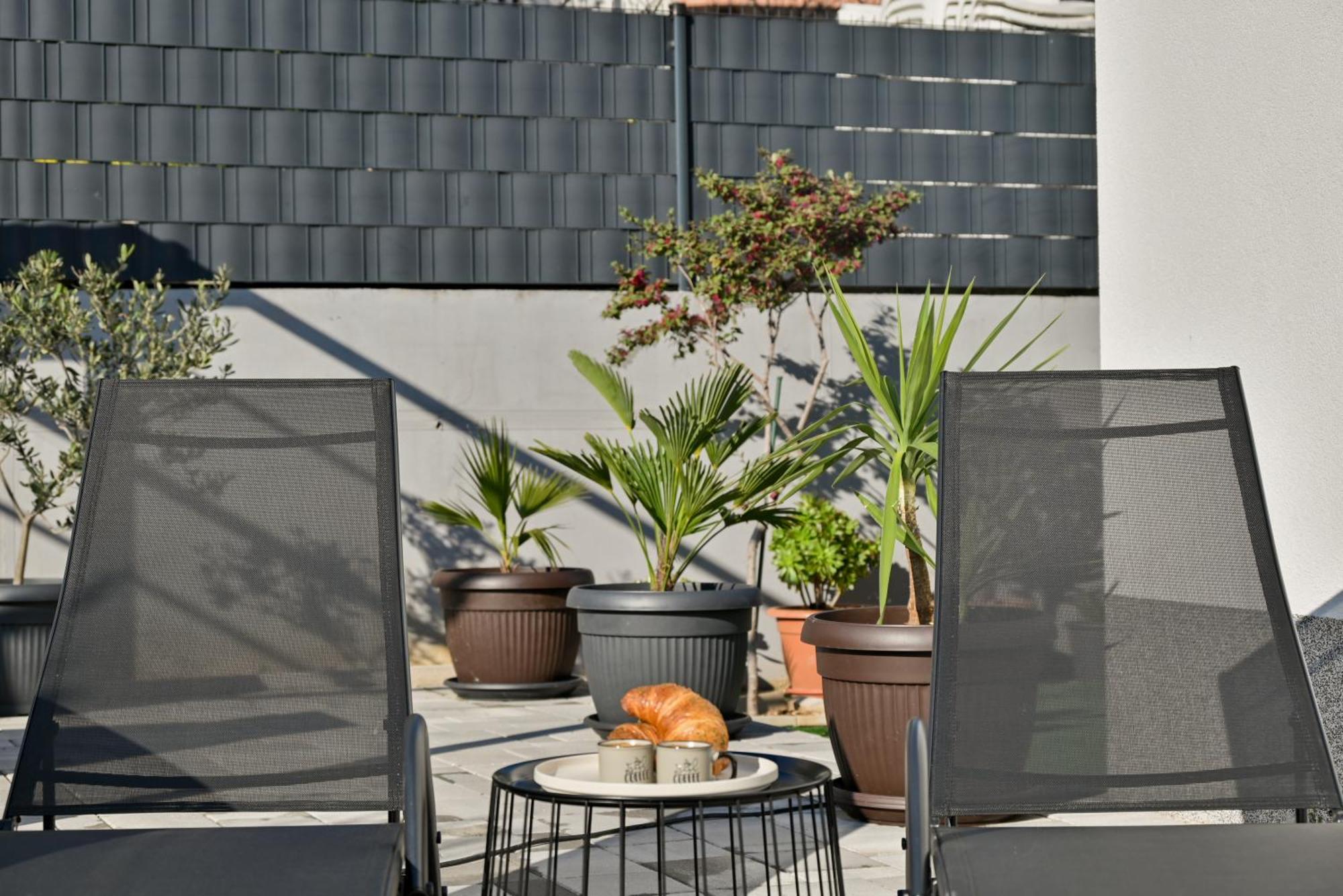 Luxury Apartment With Garden Jacuzzi And Wellness Trogir Exterior foto