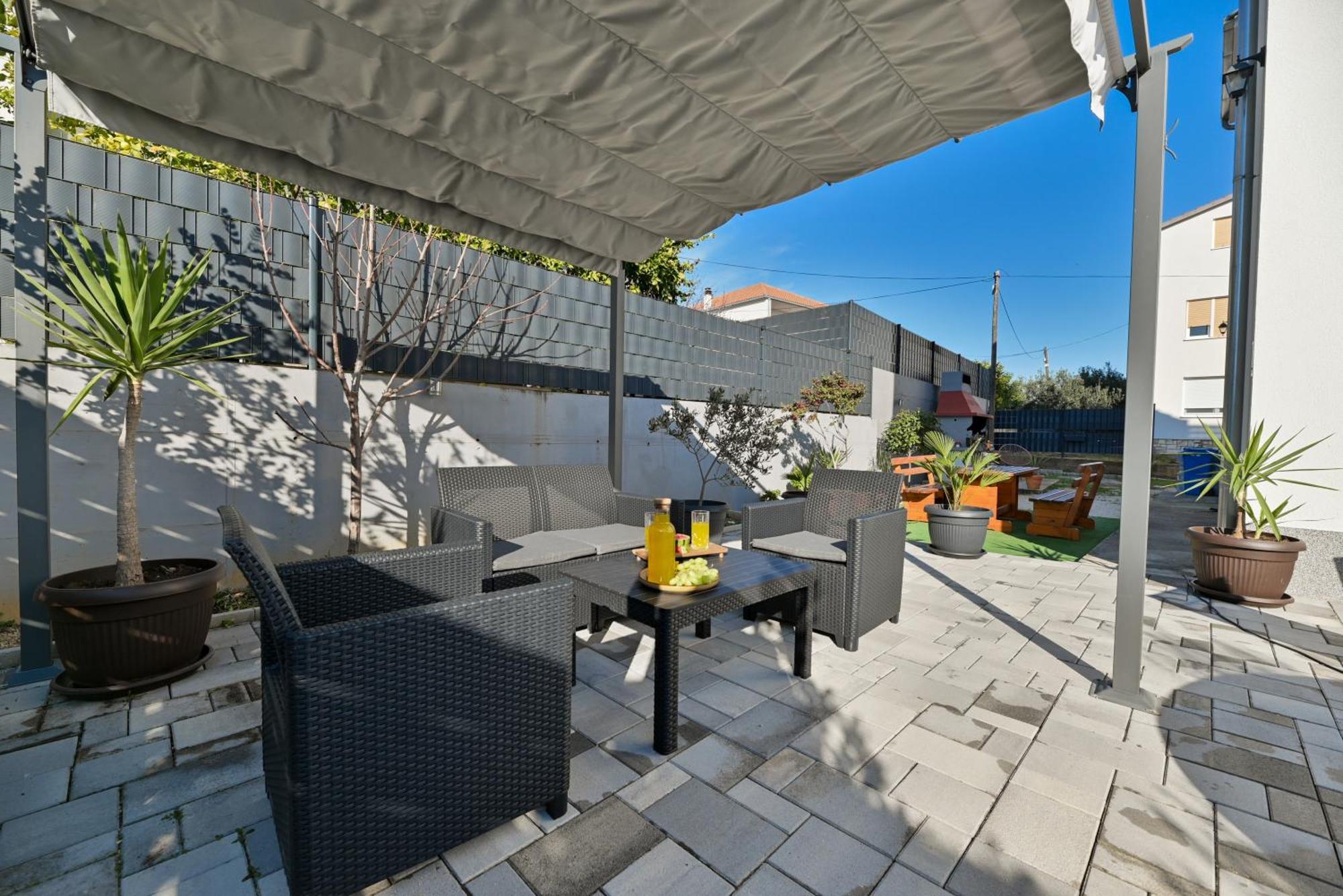 Luxury Apartment With Garden Jacuzzi And Wellness Trogir Exterior foto