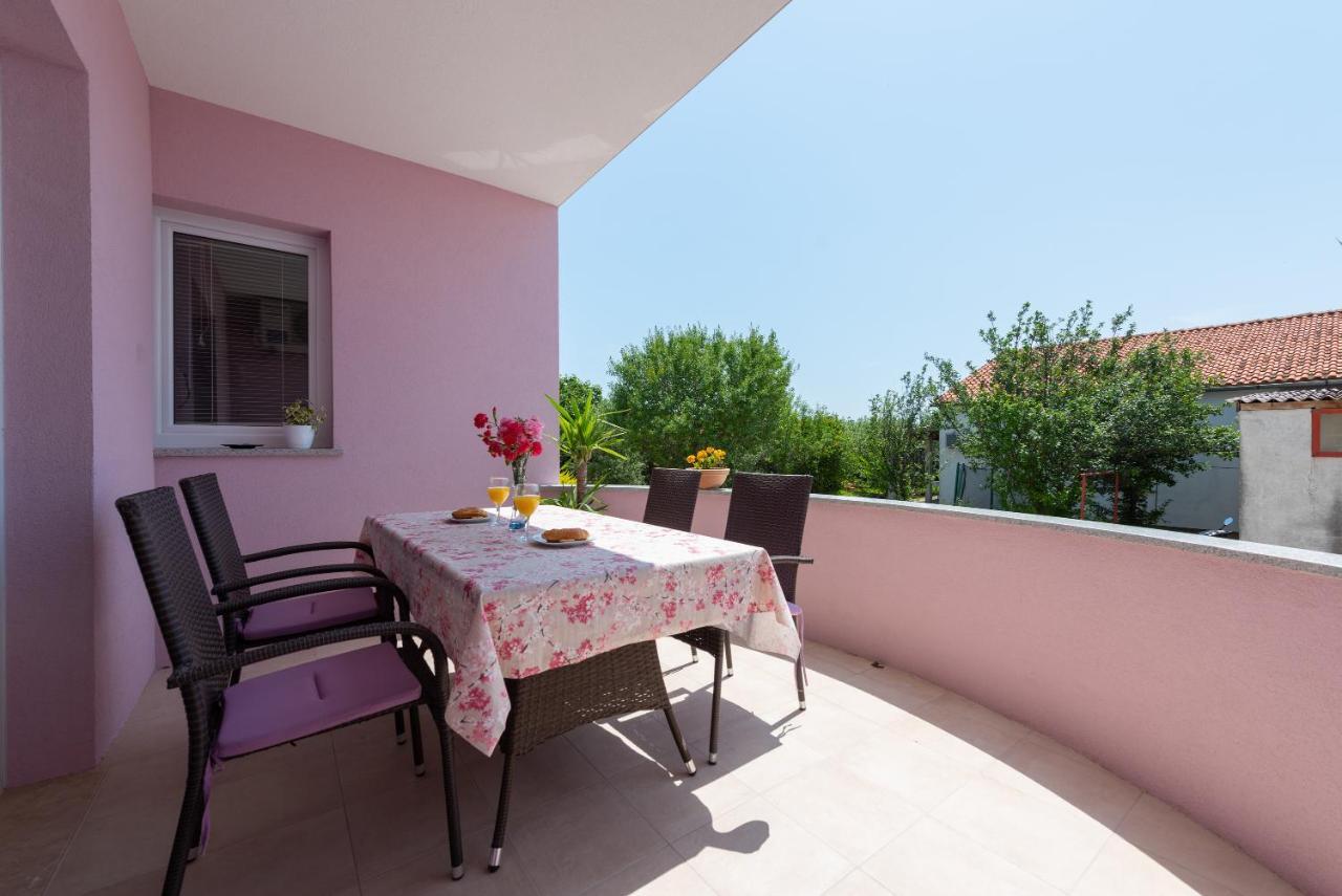 Luxury Apartment With Garden Jacuzzi And Wellness Trogir Exterior foto